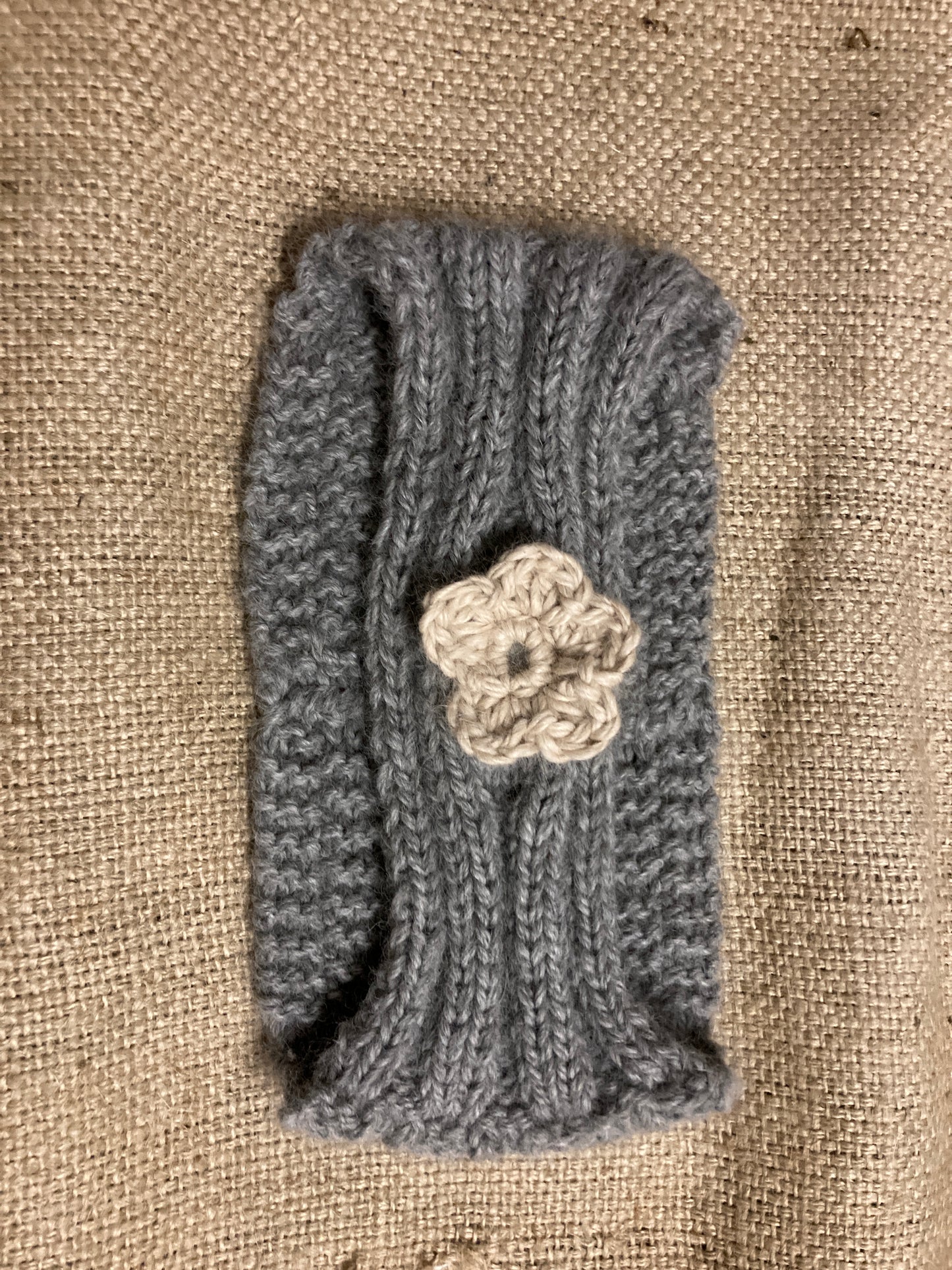 Stirnband grau mit Blume, 100% Handarbeit, 100% Babyalpaka